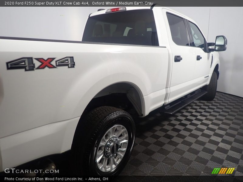 Oxford White / Medium Earth Gray 2020 Ford F250 Super Duty XLT Crew Cab 4x4