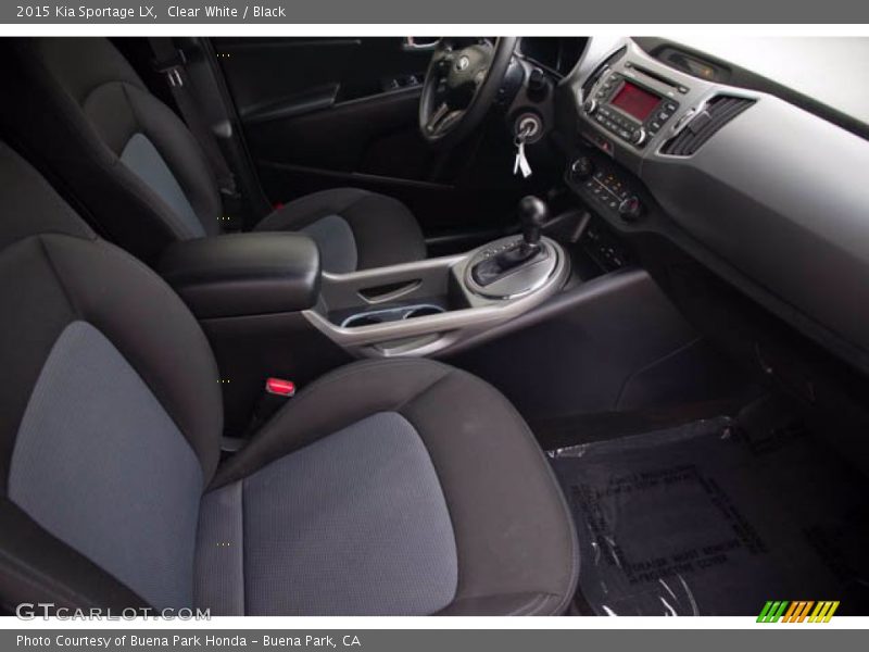 Clear White / Black 2015 Kia Sportage LX