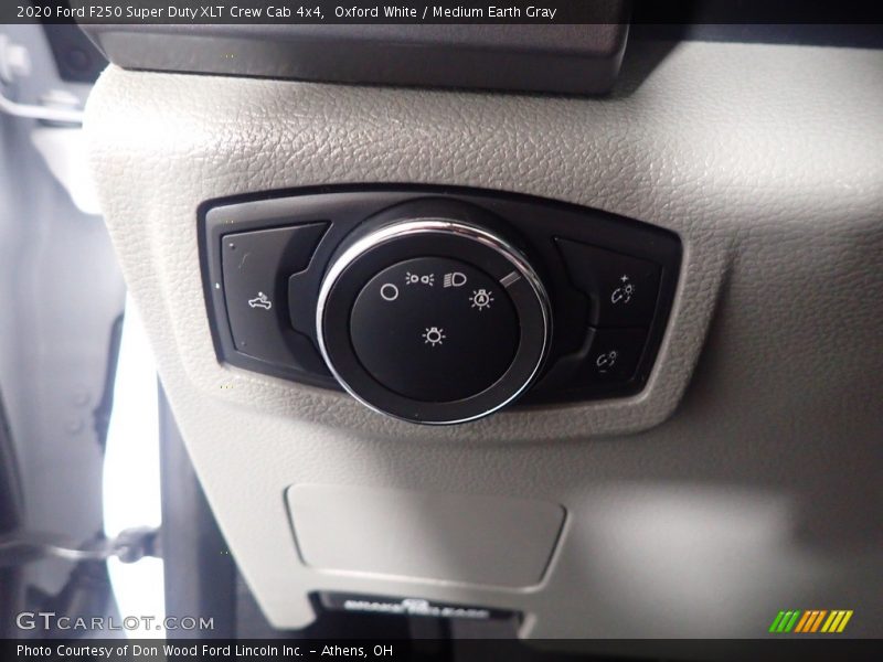Oxford White / Medium Earth Gray 2020 Ford F250 Super Duty XLT Crew Cab 4x4