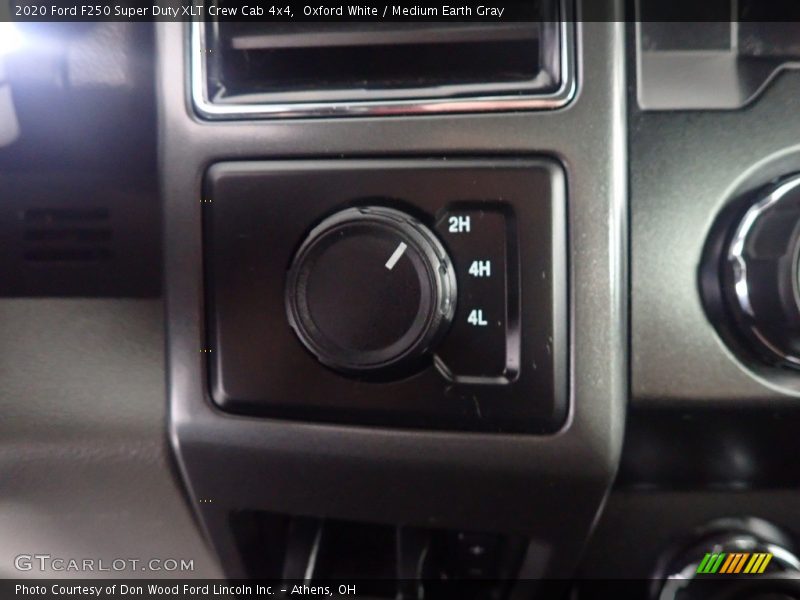 Oxford White / Medium Earth Gray 2020 Ford F250 Super Duty XLT Crew Cab 4x4