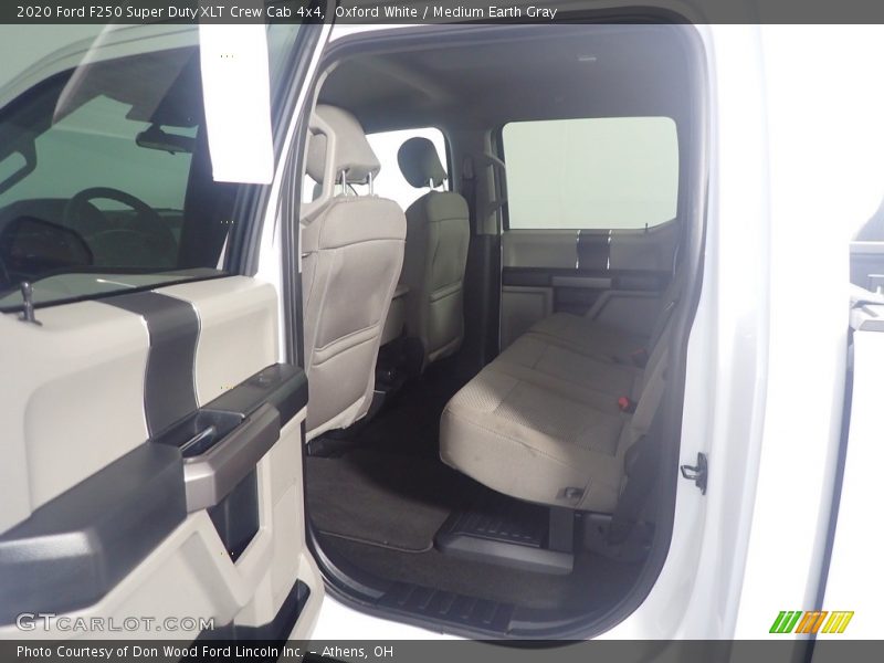 Oxford White / Medium Earth Gray 2020 Ford F250 Super Duty XLT Crew Cab 4x4