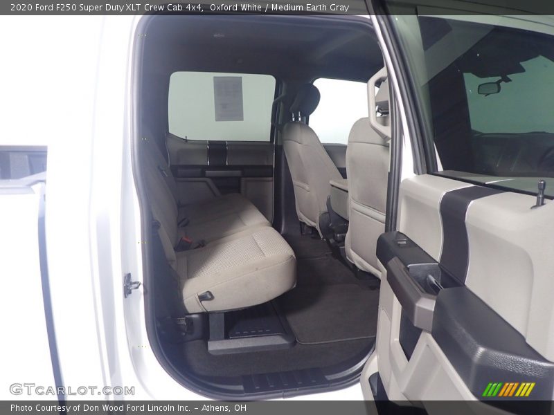 Oxford White / Medium Earth Gray 2020 Ford F250 Super Duty XLT Crew Cab 4x4