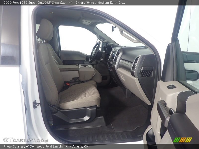 Oxford White / Medium Earth Gray 2020 Ford F250 Super Duty XLT Crew Cab 4x4