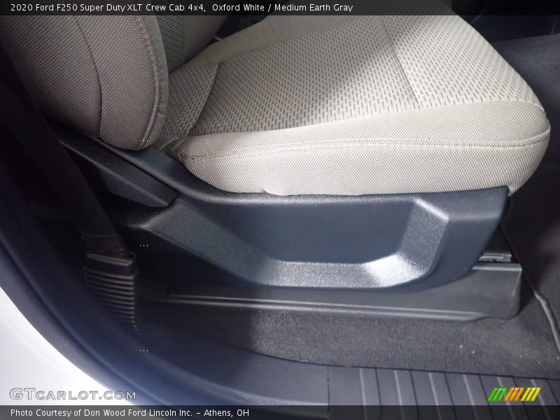 Oxford White / Medium Earth Gray 2020 Ford F250 Super Duty XLT Crew Cab 4x4
