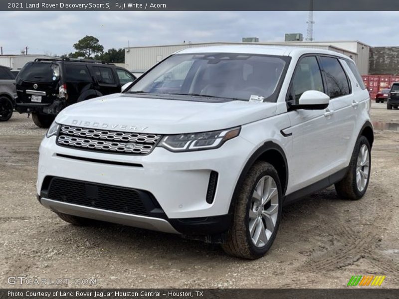 Front 3/4 View of 2021 Discovery Sport S
