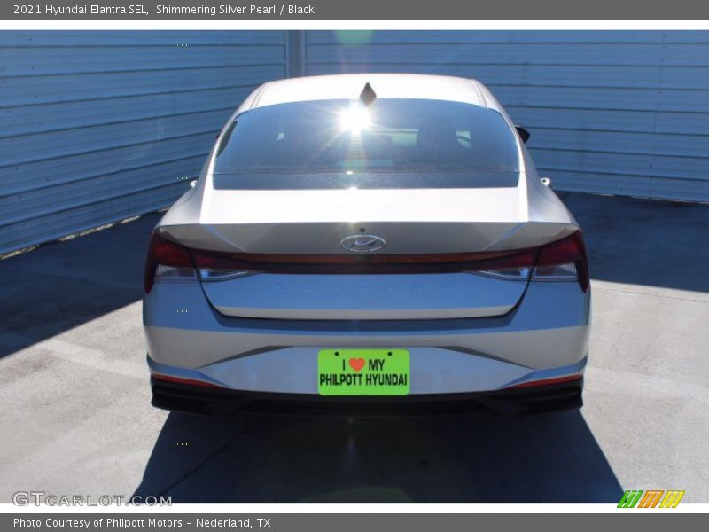 Shimmering Silver Pearl / Black 2021 Hyundai Elantra SEL