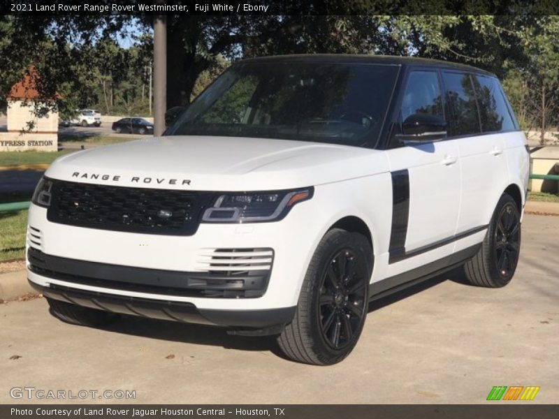 Front 3/4 View of 2021 Range Rover Westminster