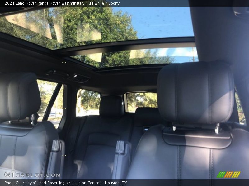 Sunroof of 2021 Range Rover Westminster