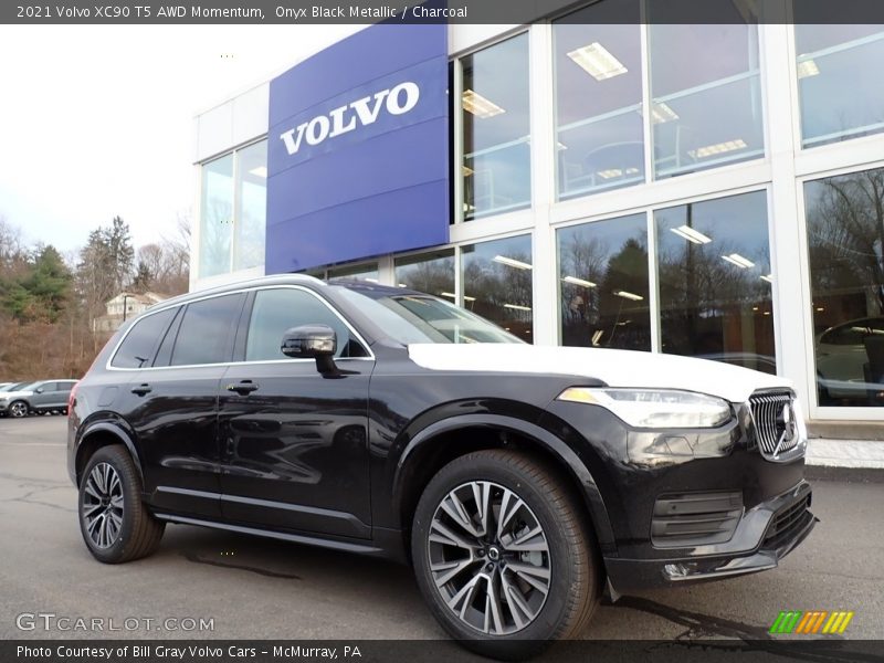 Front 3/4 View of 2021 XC90 T5 AWD Momentum