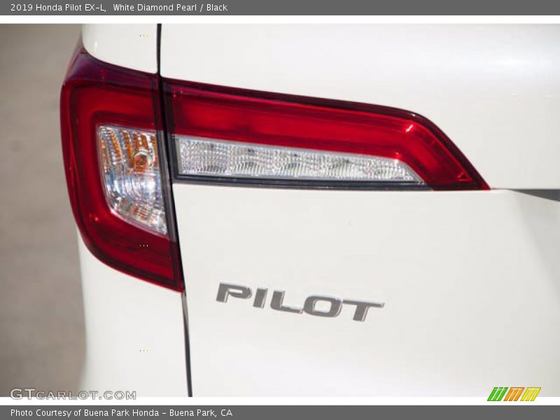 White Diamond Pearl / Black 2019 Honda Pilot EX-L