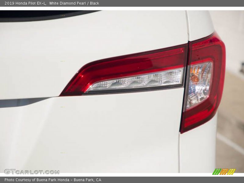 White Diamond Pearl / Black 2019 Honda Pilot EX-L
