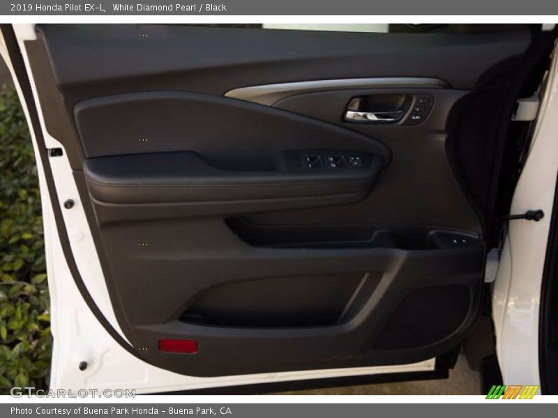 White Diamond Pearl / Black 2019 Honda Pilot EX-L
