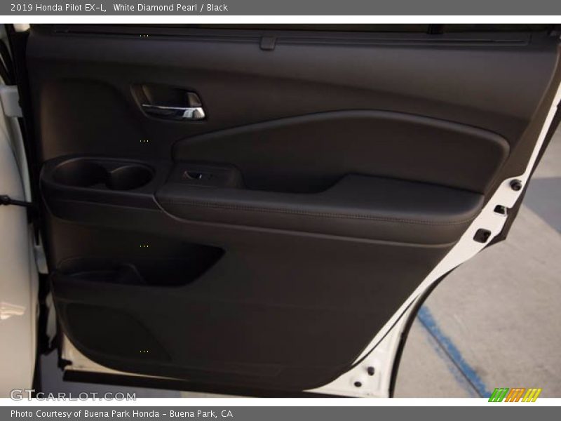 White Diamond Pearl / Black 2019 Honda Pilot EX-L