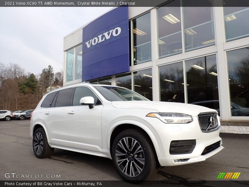 Front 3/4 View of 2021 XC90 T5 AWD Momentum