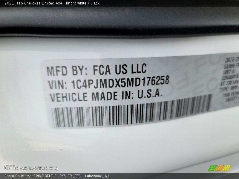 Bright White / Black 2021 Jeep Cherokee Limited 4x4