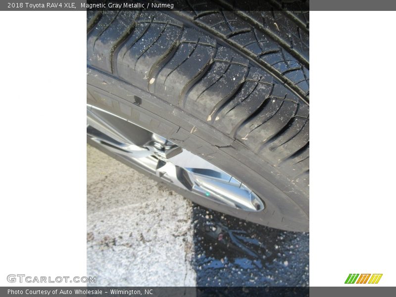 Magnetic Gray Metallic / Nutmeg 2018 Toyota RAV4 XLE