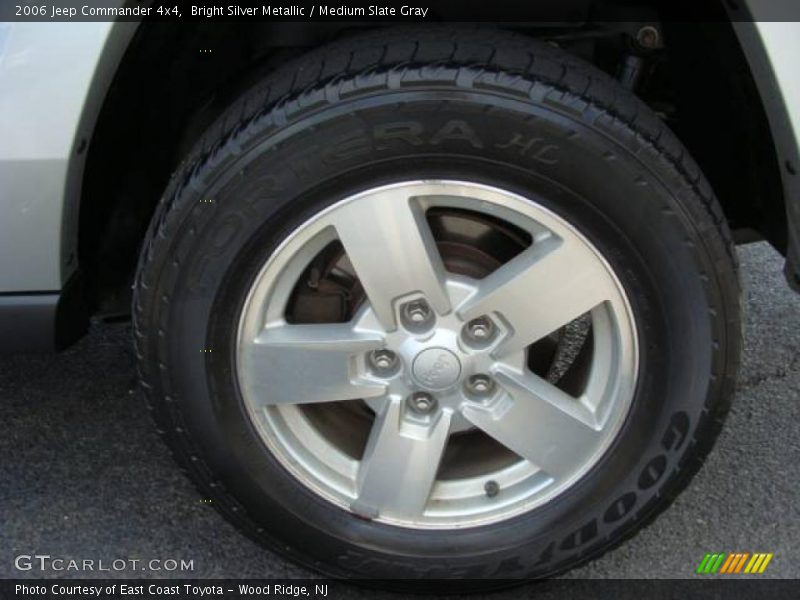 Bright Silver Metallic / Medium Slate Gray 2006 Jeep Commander 4x4