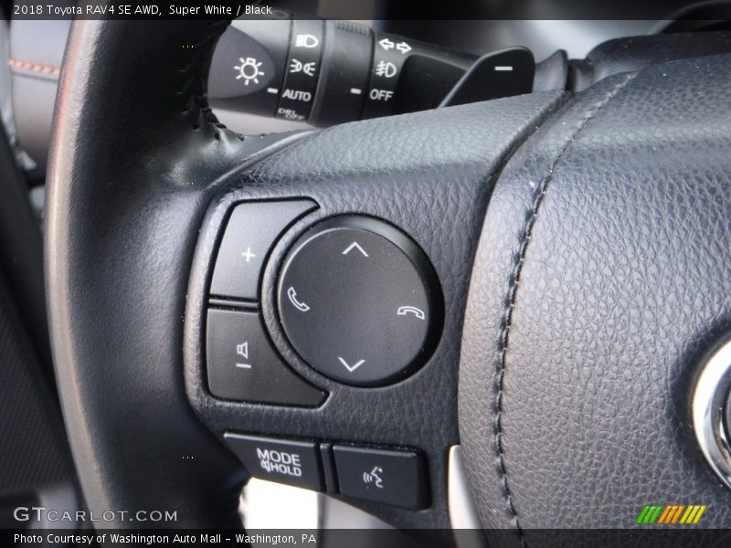 Super White / Black 2018 Toyota RAV4 SE AWD