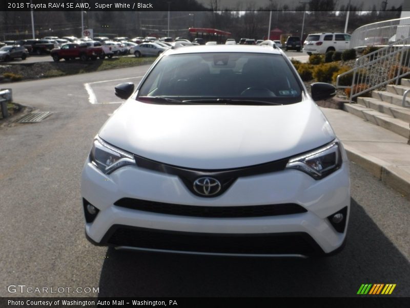 Super White / Black 2018 Toyota RAV4 SE AWD