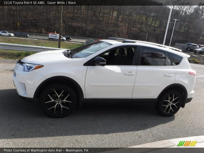 Super White / Black 2018 Toyota RAV4 SE AWD