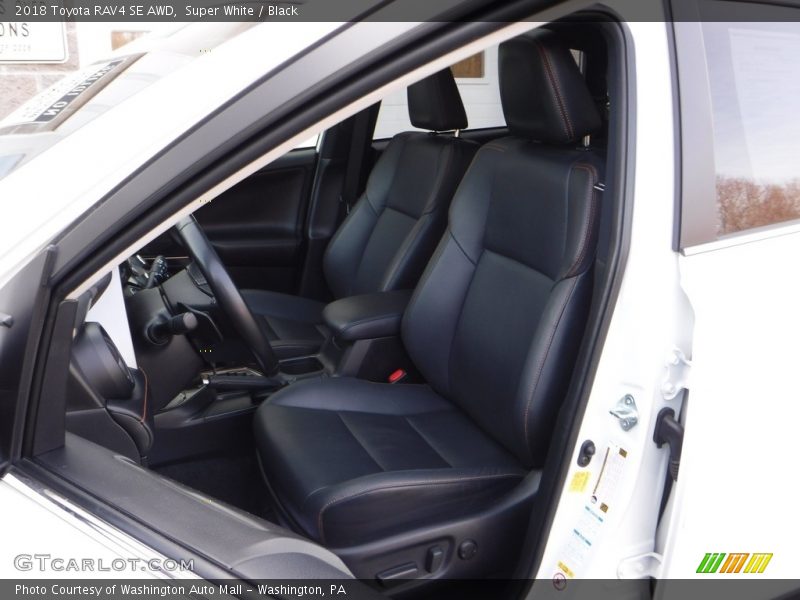 Super White / Black 2018 Toyota RAV4 SE AWD