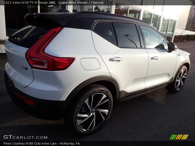 Crystal White Metallic / Charcoal 2021 Volvo XC40 T5 R-Design AWD