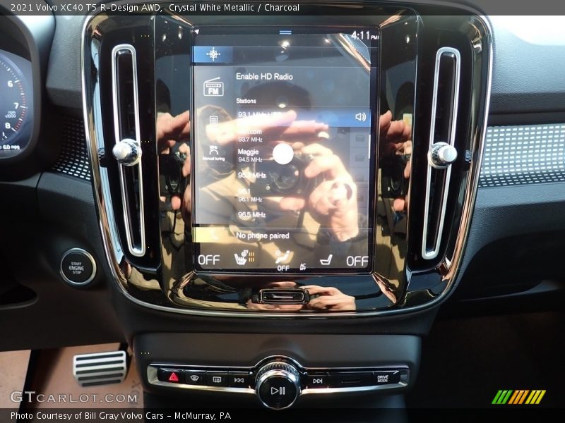 Crystal White Metallic / Charcoal 2021 Volvo XC40 T5 R-Design AWD