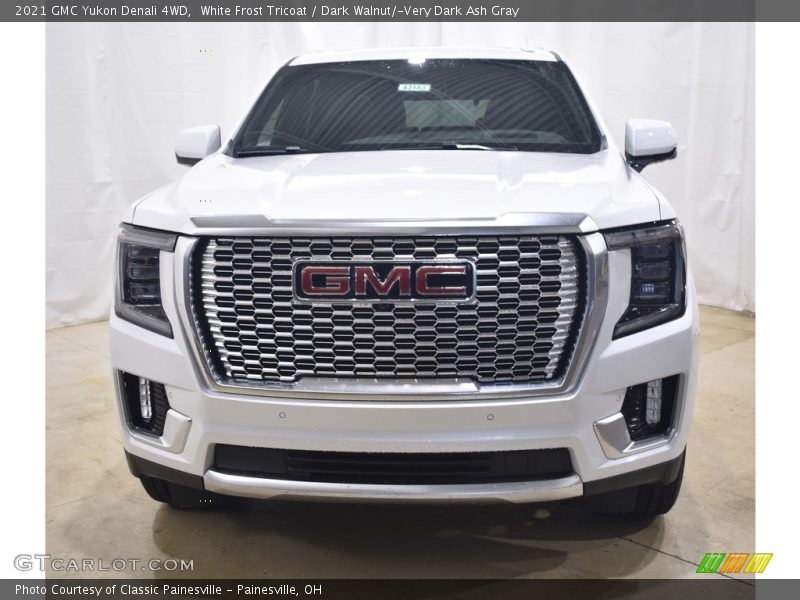 White Frost Tricoat / Dark Walnut/­Very Dark Ash Gray 2021 GMC Yukon Denali 4WD