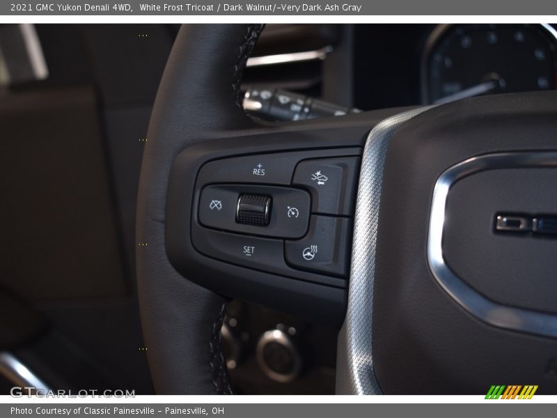 White Frost Tricoat / Dark Walnut/­Very Dark Ash Gray 2021 GMC Yukon Denali 4WD
