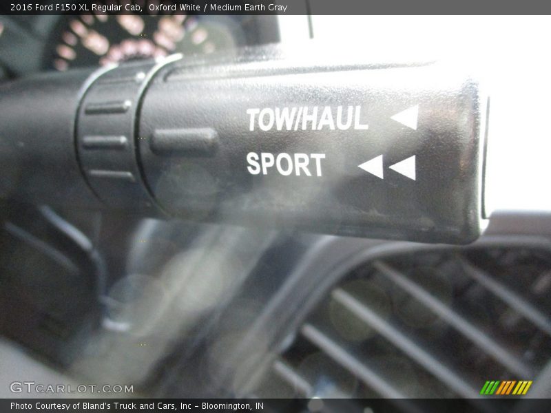Oxford White / Medium Earth Gray 2016 Ford F150 XL Regular Cab