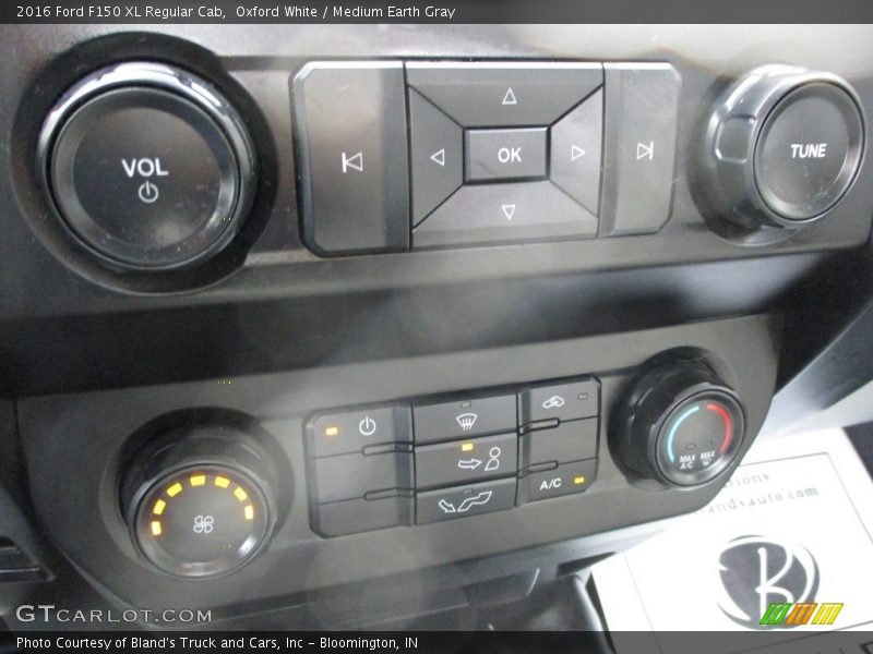 Oxford White / Medium Earth Gray 2016 Ford F150 XL Regular Cab