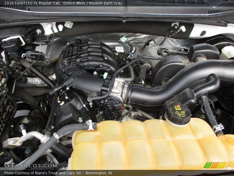 Oxford White / Medium Earth Gray 2016 Ford F150 XL Regular Cab