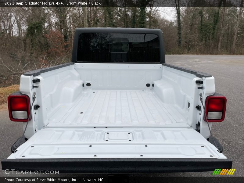Bright White / Black 2021 Jeep Gladiator Mojave 4x4