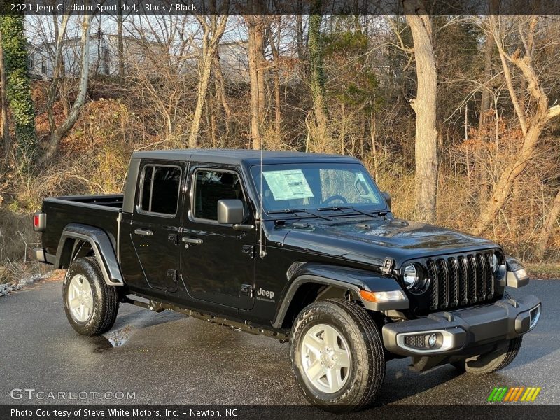 Front 3/4 View of 2021 Gladiator Sport 4x4