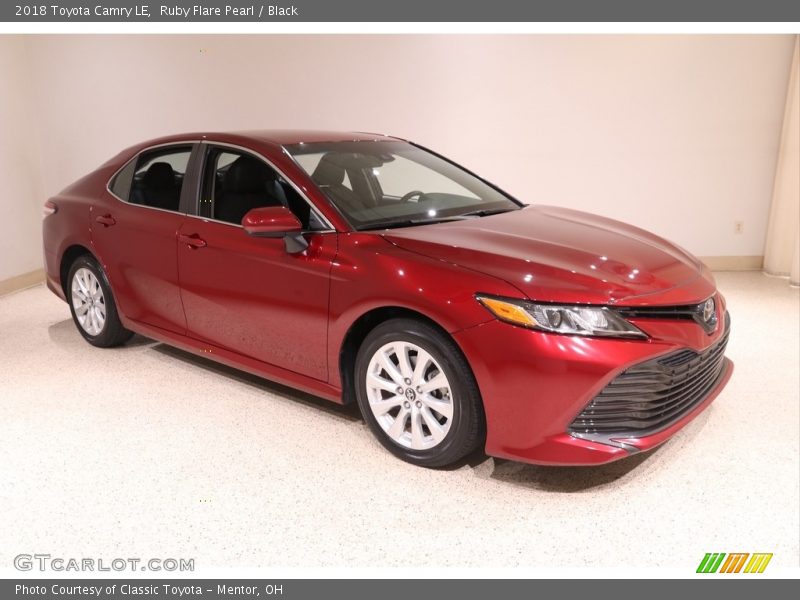 Ruby Flare Pearl / Black 2018 Toyota Camry LE