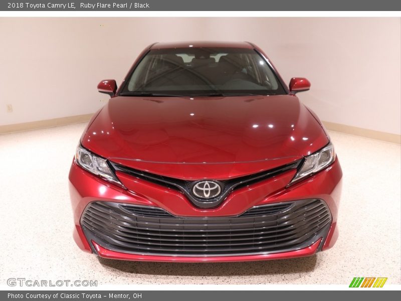 Ruby Flare Pearl / Black 2018 Toyota Camry LE