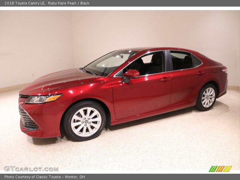 Ruby Flare Pearl / Black 2018 Toyota Camry LE