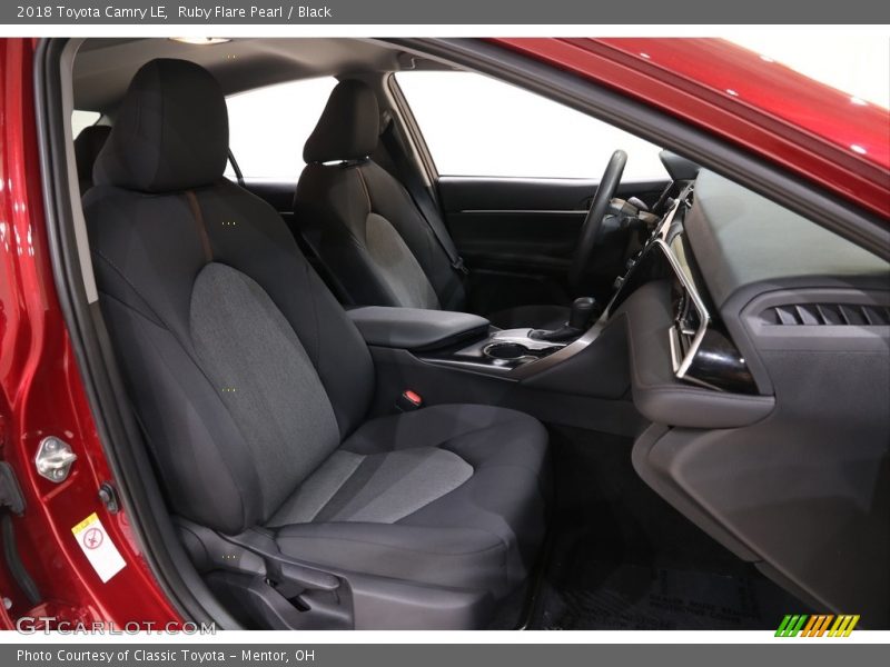 Ruby Flare Pearl / Black 2018 Toyota Camry LE