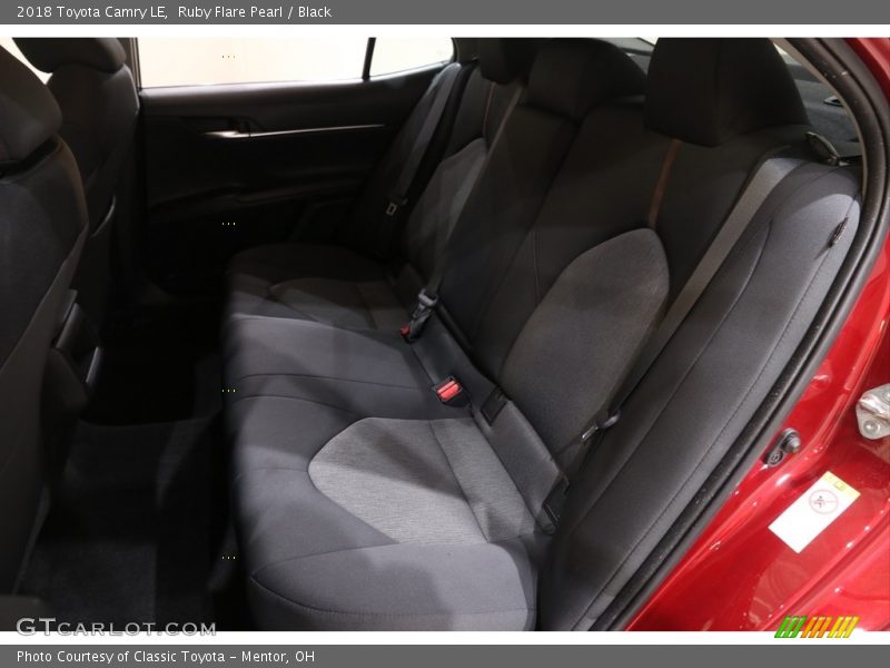 Ruby Flare Pearl / Black 2018 Toyota Camry LE