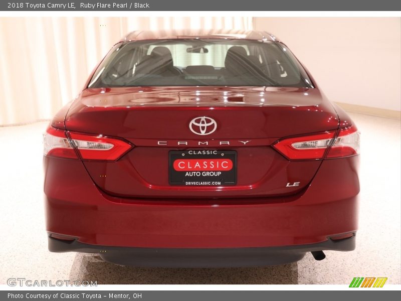 Ruby Flare Pearl / Black 2018 Toyota Camry LE