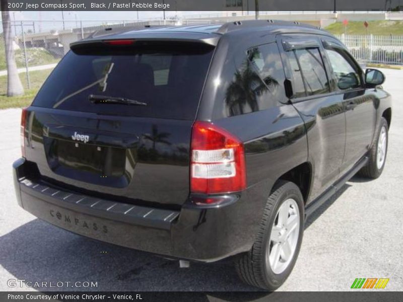 Black / Pastel Pebble Beige 2007 Jeep Compass Sport