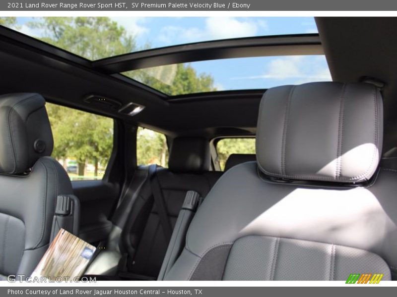 Sunroof of 2021 Range Rover Sport HST