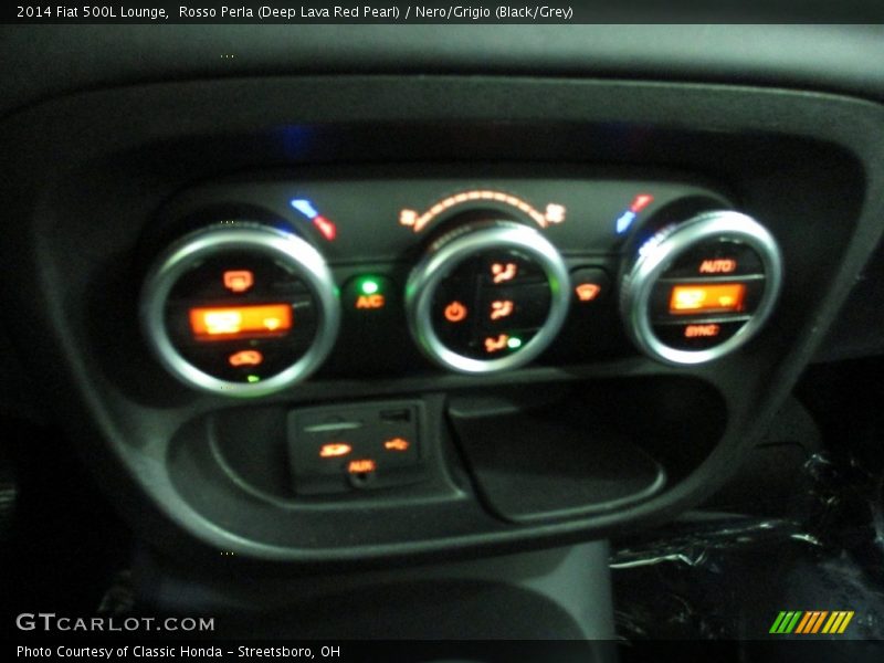 Rosso Perla (Deep Lava Red Pearl) / Nero/Grigio (Black/Grey) 2014 Fiat 500L Lounge