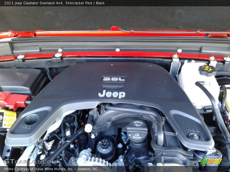 Firecracker Red / Black 2021 Jeep Gladiator Overland 4x4