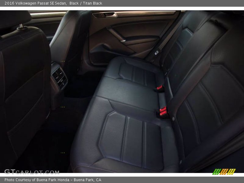 Black / Titan Black 2016 Volkswagen Passat SE Sedan