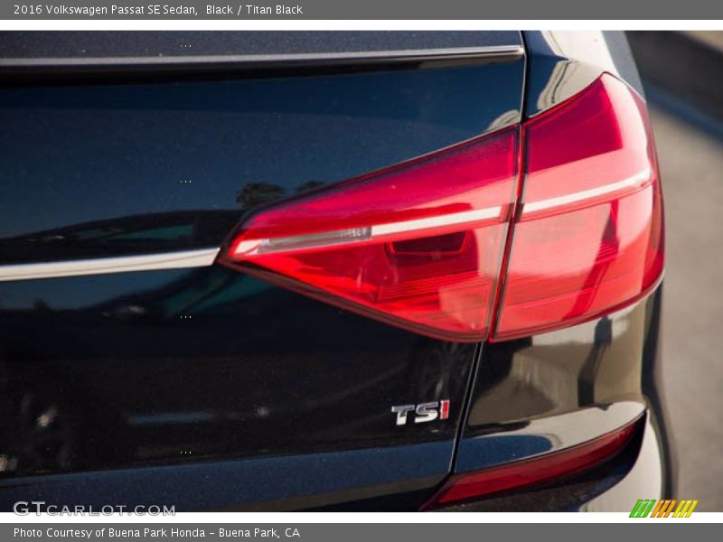 Black / Titan Black 2016 Volkswagen Passat SE Sedan