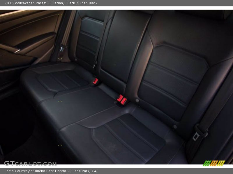 Black / Titan Black 2016 Volkswagen Passat SE Sedan