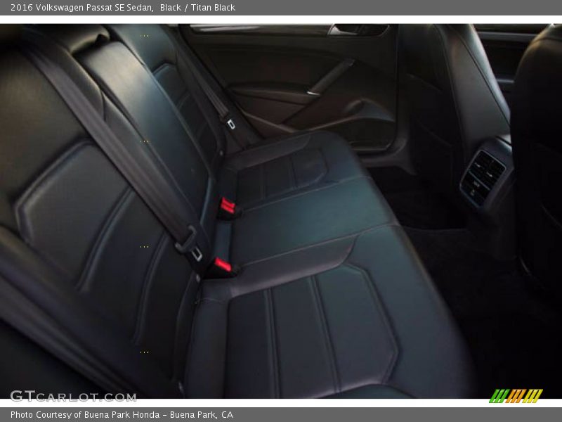 Black / Titan Black 2016 Volkswagen Passat SE Sedan