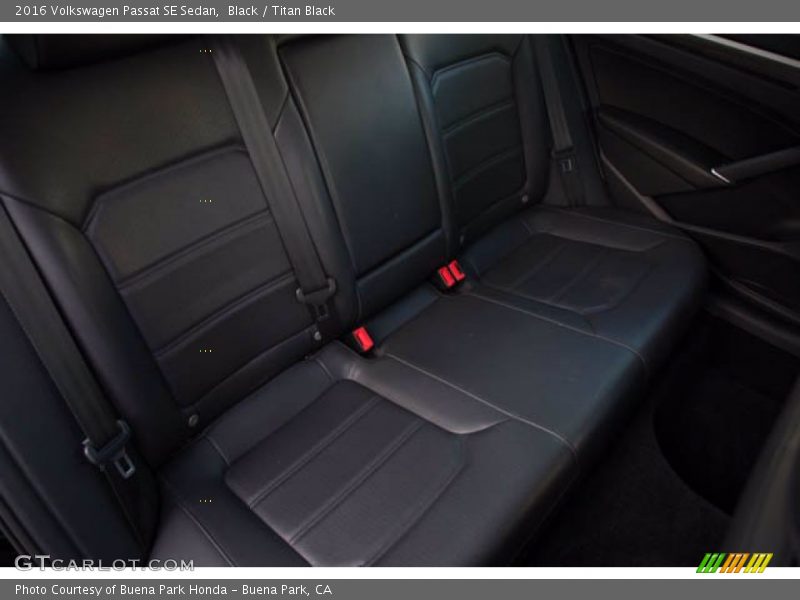 Black / Titan Black 2016 Volkswagen Passat SE Sedan