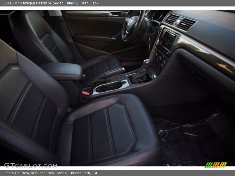 Black / Titan Black 2016 Volkswagen Passat SE Sedan